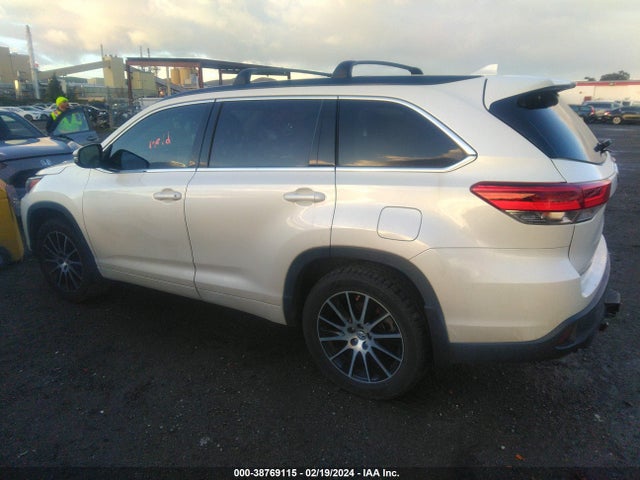 Toyota Highlander Se 2018 5TDJZRFH9JS554387 Image 3