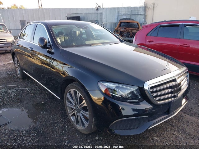 2018 WDDZF4JB4JA385805 main image