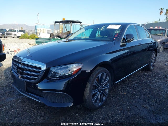 Mercedes-Benz E 300 2018 WDDZF4JB4JA385805 Image 2