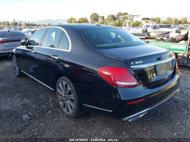 Mercedes-Benz E 300 2018 WDDZF4JB4JA385805 Image 3