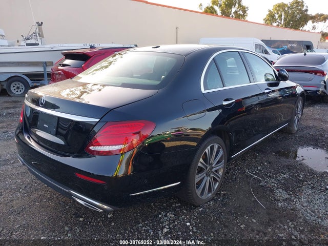 Mercedes-Benz E 300 2018 WDDZF4JB4JA385805 Image 4