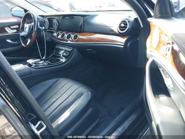 Mercedes-Benz E 300 2018 WDDZF4JB4JA385805 Image 5