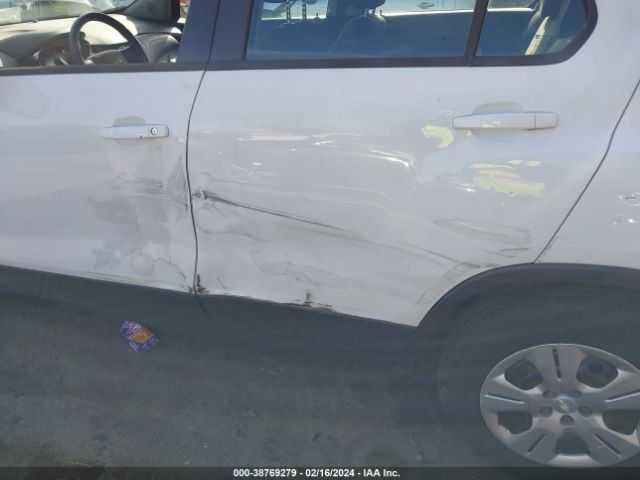 KL7CJKSB5JB602092 Chevrolet TRAX LS