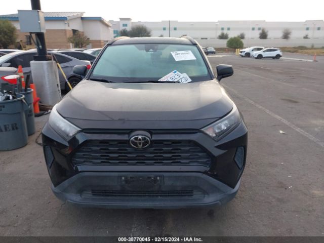 2T3F1RFV1KW074105 Toyota RAV4 LE