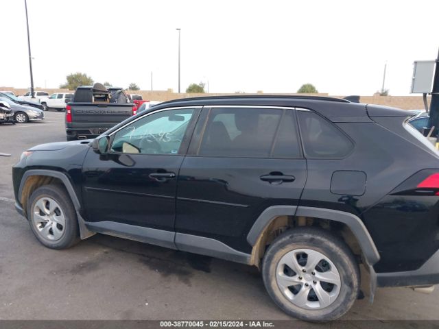 2T3F1RFV1KW074105 Toyota RAV4 LE