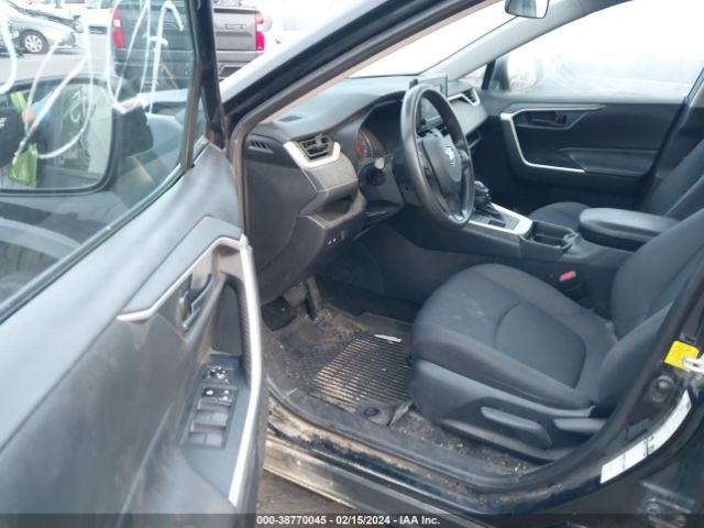 2T3F1RFV1KW074105 Toyota RAV4 LE