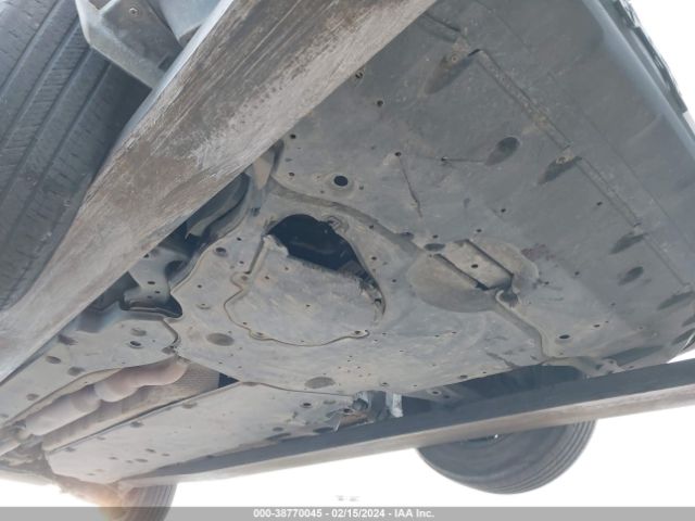 2T3F1RFV1KW074105 Toyota RAV4 LE