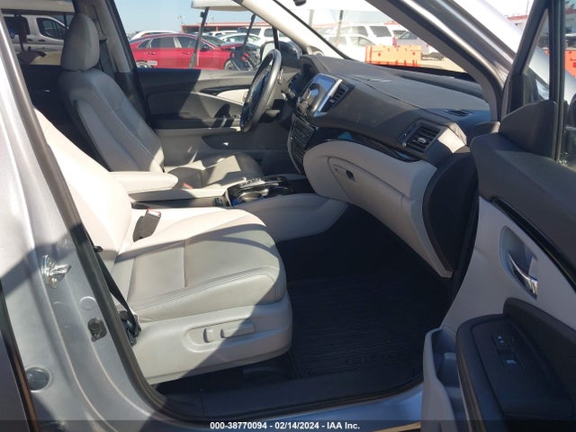 2017 HONDA PILOT TOURING VIN: 5FNYF5H92HB045648