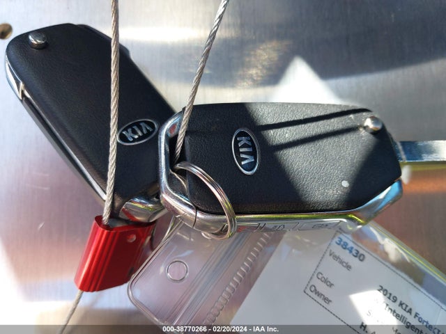 2019 KIA FORTE LXS VIN: 3KPF24AD1KE073272