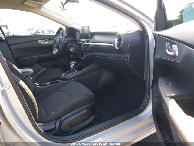 2019 KIA FORTE LXS VIN: 3KPF24AD1KE073272
