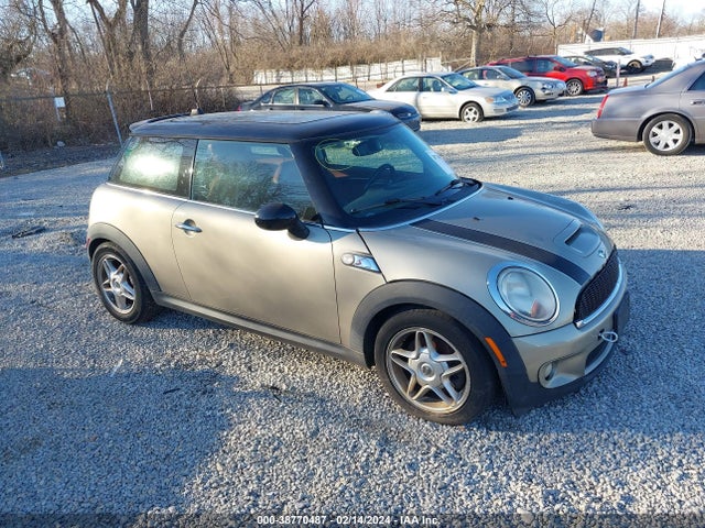 2009 MINI COOPER S WMWMF73569TW81760 Photo 0