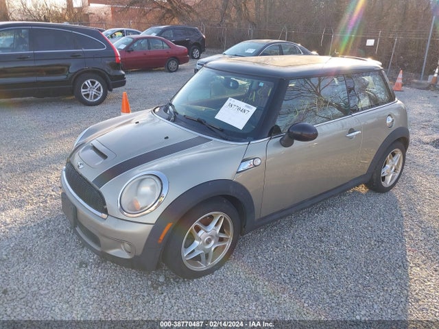 2009 MINI COOPER S WMWMF73569TW81760 Photo 1