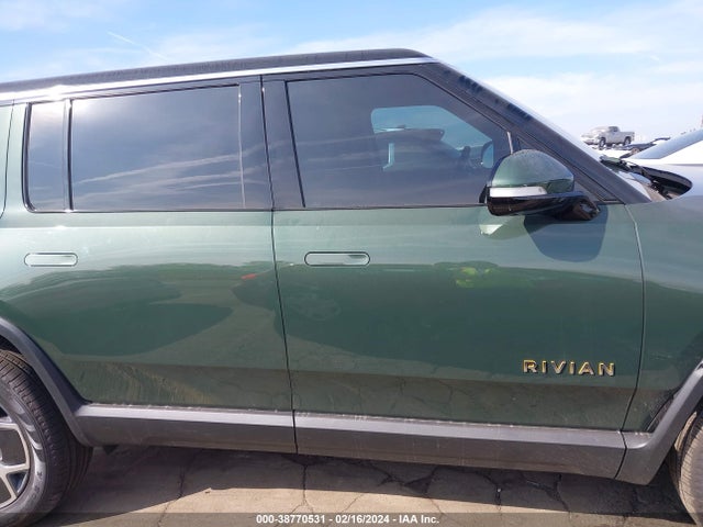 Rivian R1s Adventure 2023 7PDSGABA5PN027345 Image 14