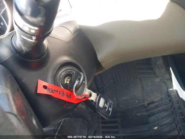 2014 HYUNDAI ELANTRA SE VIN: 5NPDH4AE3EH484154