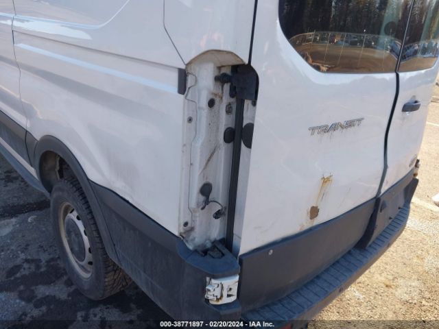 1FTYR1CM1HKB03151 Ford Transit-250