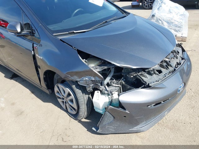 Toyota Prius Two 2018 JTDKBRFU9J3077614 Image 6