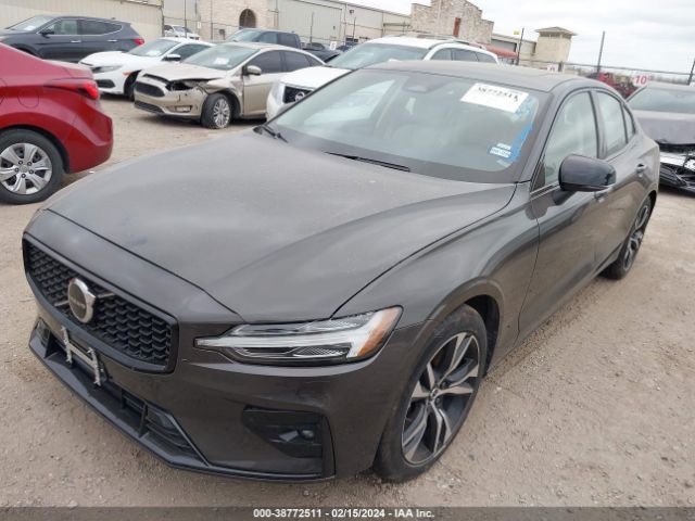 7JRL12FK7RG299166 Volvo S60 B5 Core Dark Theme