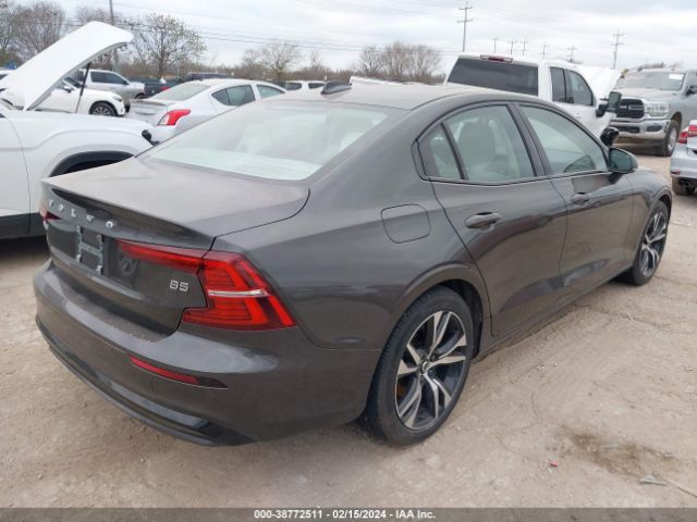 7JRL12FK7RG299166 Volvo S60 B5 Core Dark Theme