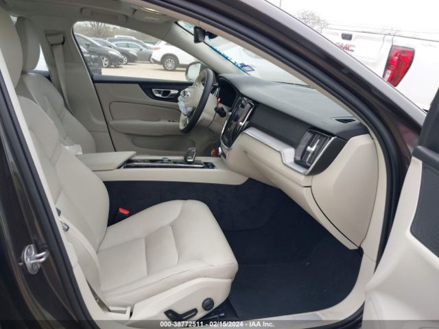 7JRL12FK7RG299166 Volvo S60 B5 Core Dark Theme