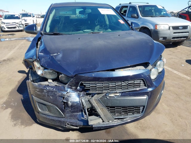 Chevrolet Sonic Lt Auto 2015 1G1JC5SH1F4217613 Image 12