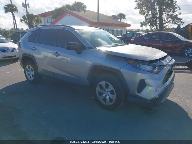 Toyota RAV4 LE 2019 2T3H1RFV6KW026902 main image