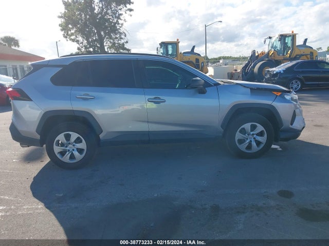 Toyota RAV4 LE 2019 2T3H1RFV6KW026902 Image 13