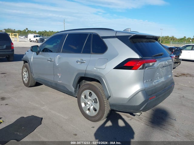 Toyota RAV4 LE 2019 2T3H1RFV6KW026902 Image 3