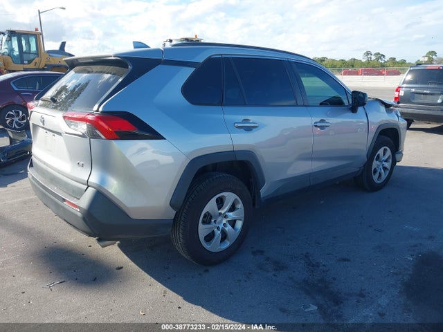Toyota RAV4 LE 2019 2T3H1RFV6KW026902 Image 4