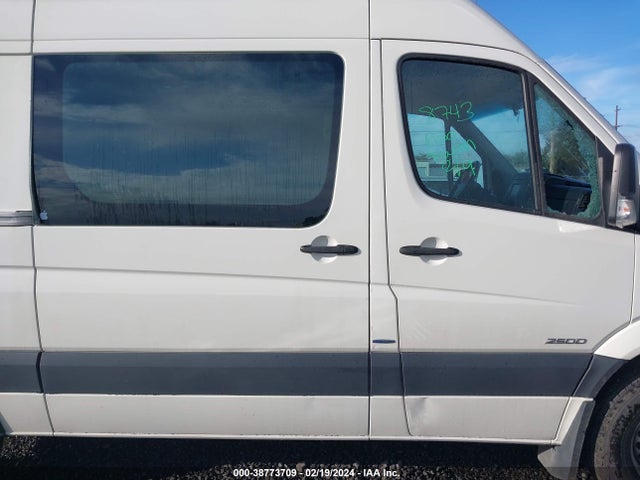 Mercedes-Benz Sprinter 2500 Normal Roof 2015 WD3PE7CC0F5959659 Image 14