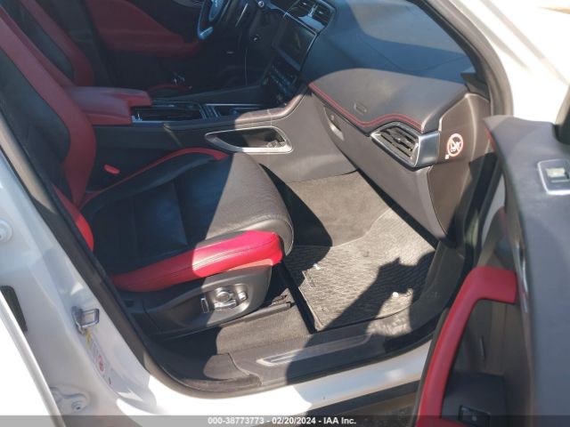 SADCM2FV7JA281875 Jaguar F-PACE S