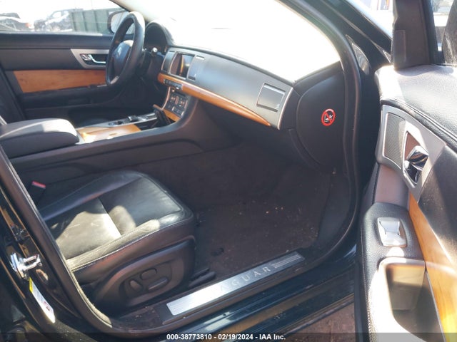 2010 JAGUAR XF SAJWA0FA7AHR67037 Photo 4