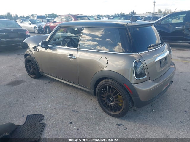 2012 MINI COOPER WMWSU3C59CT259592 Photo 2