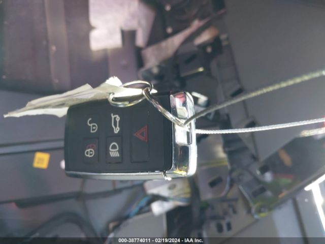 SALRG2RVXKA095556 Land Rover Discovery Se