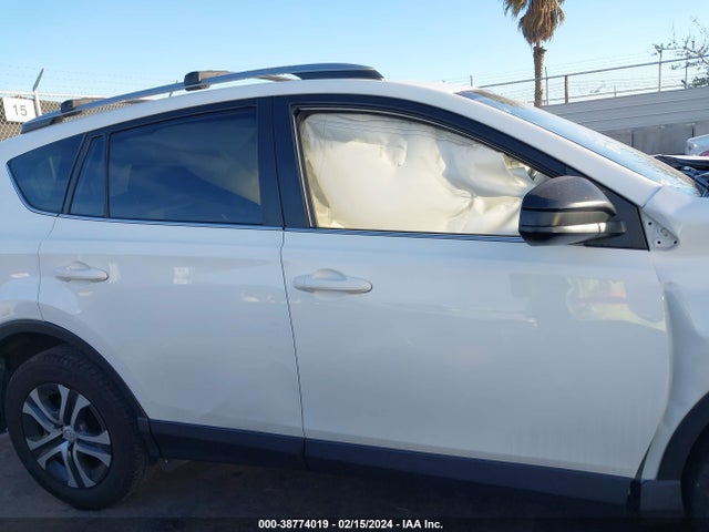 Toyota RAV4 LE 2018 JTMZFREV6JJ183110 Image 13