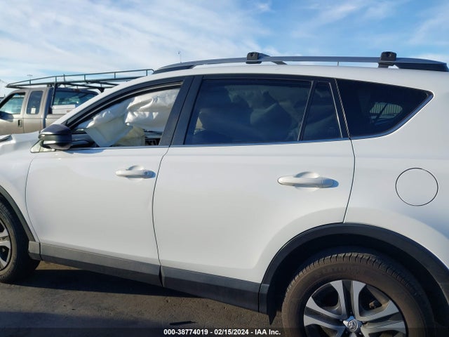 Toyota RAV4 LE 2018 JTMZFREV6JJ183110 Image 14