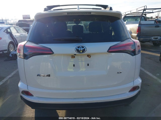 Toyota RAV4 LE 2018 JTMZFREV6JJ183110 Image 16