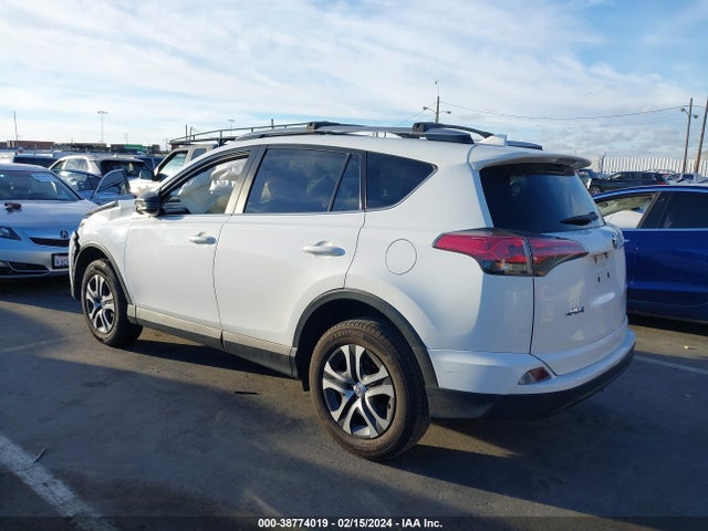 Toyota RAV4 LE 2018 JTMZFREV6JJ183110 Image 3
