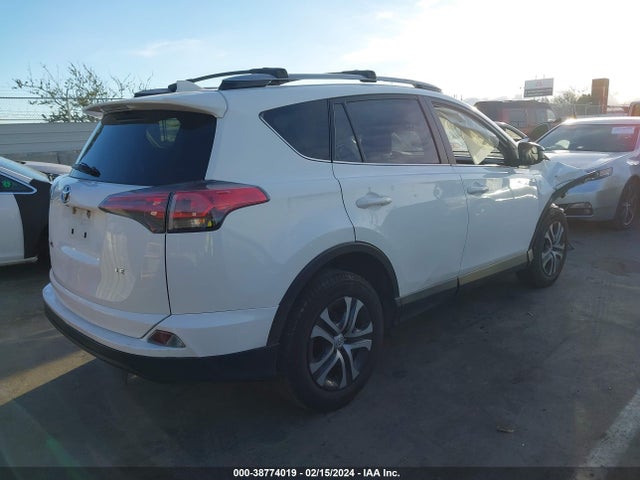 Toyota RAV4 LE 2018 JTMZFREV6JJ183110 Image 4