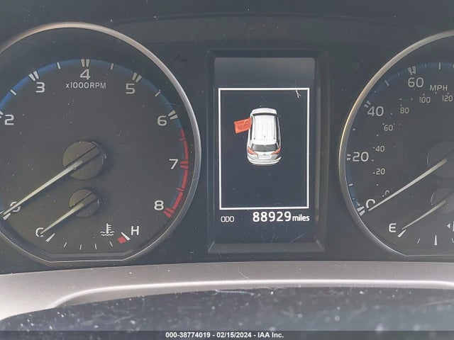 Toyota RAV4 LE 2018 JTMZFREV6JJ183110 Image 7