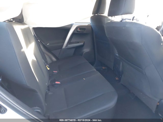 Toyota RAV4 LE 2018 JTMZFREV6JJ183110 Image 8