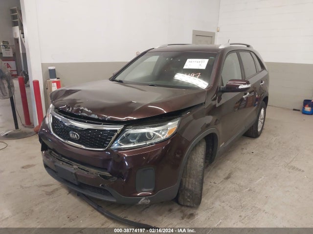 KIA Sorento Lx V6 2014 5XYKTDA79EG438939 Image 2
