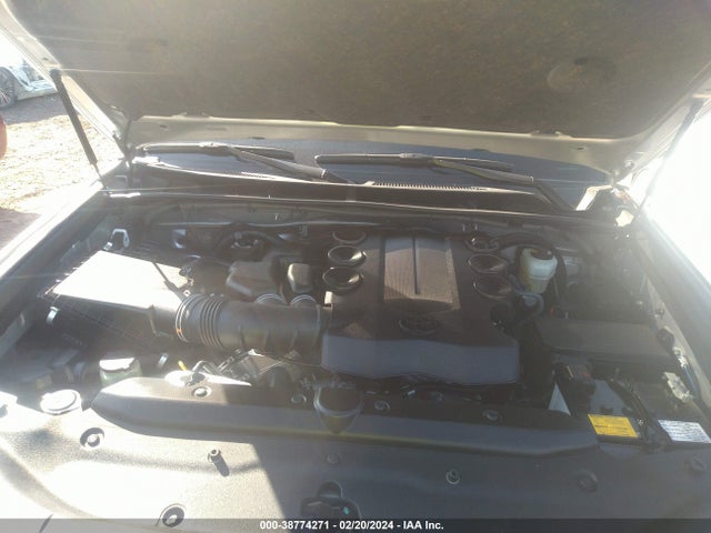 Toyota 4runner Sr5 Premium 2022 JTEFU5JR6N5265746 Image 10