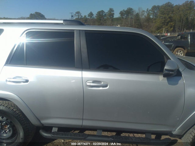 Toyota 4runner Sr5 Premium 2022 JTEFU5JR6N5265746 Image 13