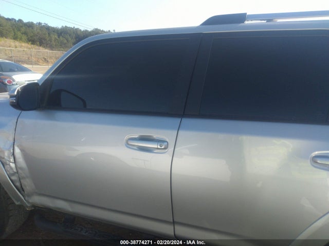 Toyota 4runner Sr5 Premium 2022 JTEFU5JR6N5265746 Image 14