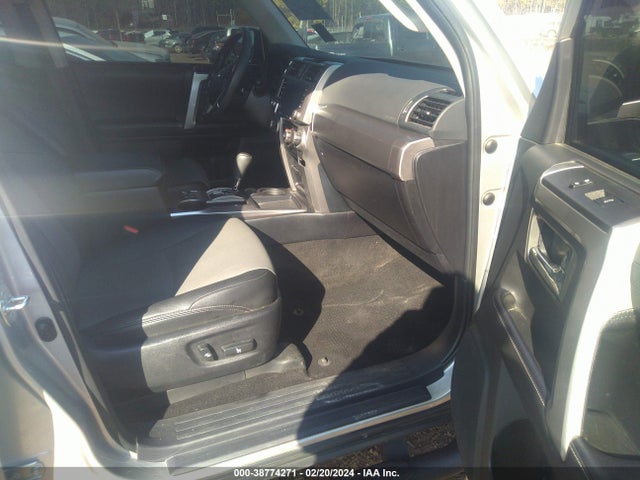 Toyota 4runner Sr5 Premium 2022 JTEFU5JR6N5265746 Image 5