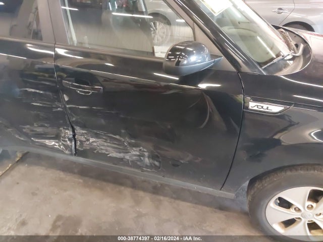 KIA Soul 2016 KNDJN2A21G7318440 Image 12