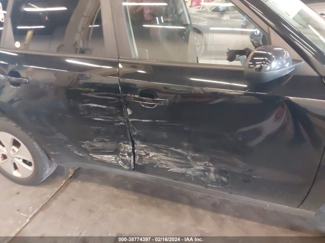 KIA Soul 2016 KNDJN2A21G7318440 Image 13