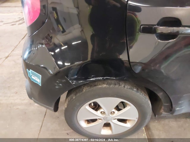 KIA Soul 2016 KNDJN2A21G7318440 Image 14