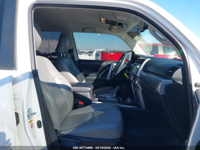 Toyota 4RUNNER SR5 2017 JTEBU5JR2H5426693 Image 5