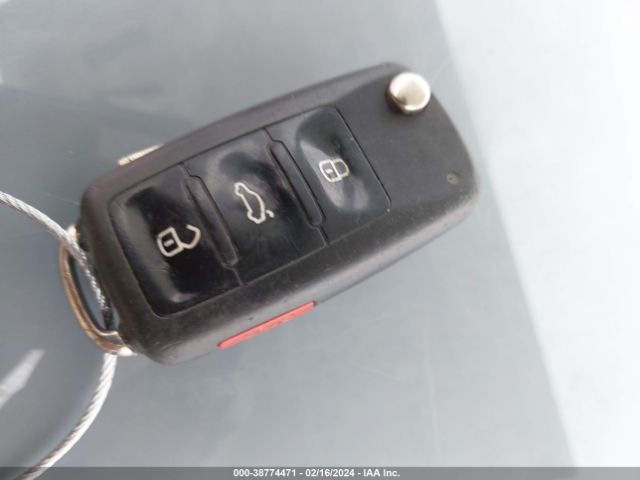 1VWAT7A3XEC037024 Volkswagen Passat 1.8t S